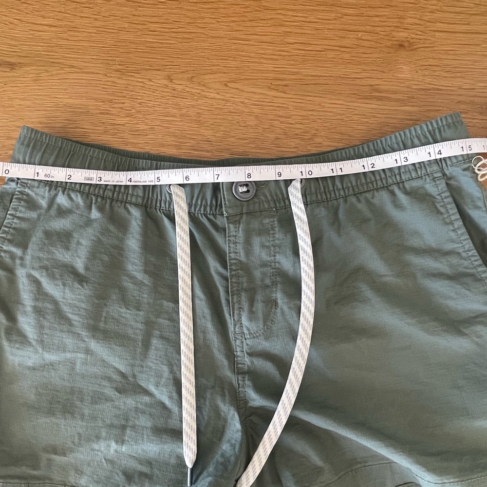 Vuori Green Ripstop Shorts Elastic Waistband - Picture 3 of 8